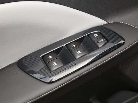 Venucia Qi ChenVX6 — China electric EV for export — photo 12