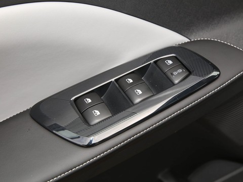 Venucia VX6 — China electric EV for export — photo 12