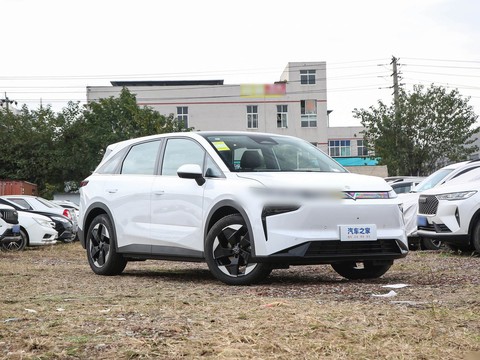 Venucia VX6 — China electric EV for export — photo 3