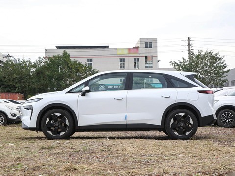 Venucia VX6 — China electric EV for export — photo 4