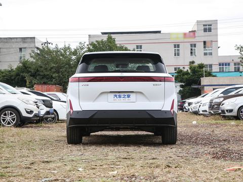 Venucia Qi ChenVX6 — China electric EV for export — photo 6