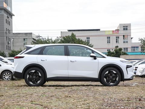 Venucia Qi ChenVX6 — China electric EV for export — photo 8