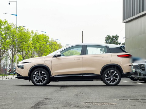 XPeng G3 — China electric EV for export — photo 4