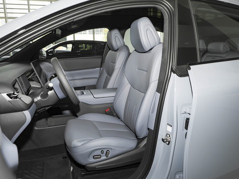 XPeng G6 — China electric EV for export — photo 10