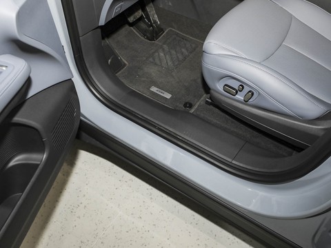 XPeng G6 — China electric EV for export — photo 16