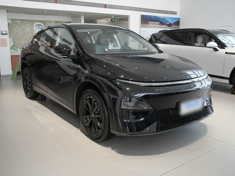 XPeng G6 — China electric EV for export — photo 3