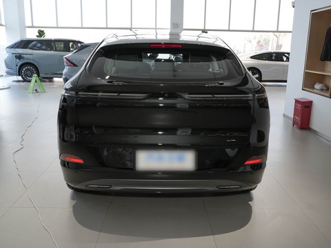 XPeng G6 — China electric EV for export — photo 5