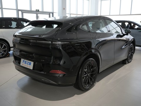 XPeng G6 — China electric EV for export — photo 6