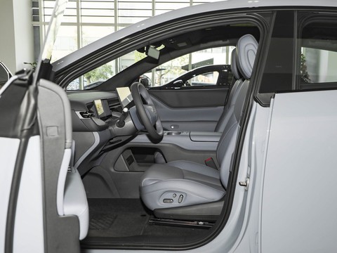 XPeng G6 — China electric EV for export — photo 9