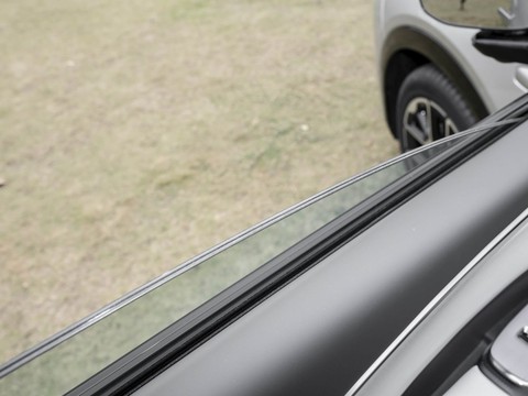 XPeng G7 — China electric EV for export — photo 12