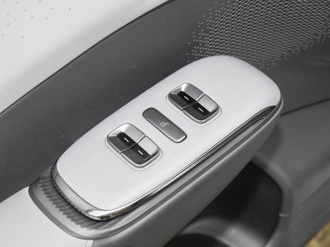 XPeng G7 — China electric EV for export — photo 13