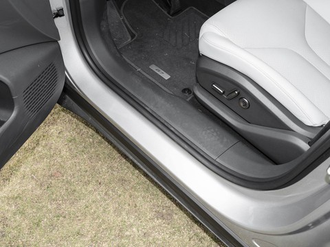 XPeng G7 — China electric EV for export — photo 16