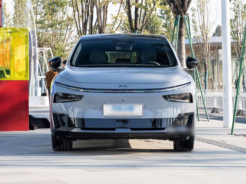 XPeng G7 — China electric EV for export — photo 2