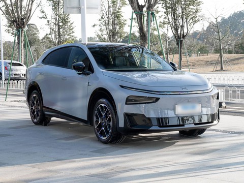XPeng G7 — China electric EV for export — photo 3