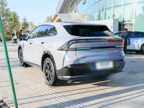 XPeng G7 — China electric EV for export — photo 5