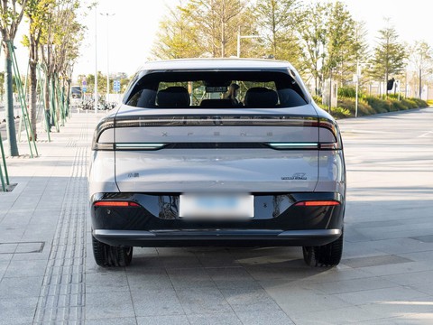 XPeng G7 — China electric EV for export — photo 6