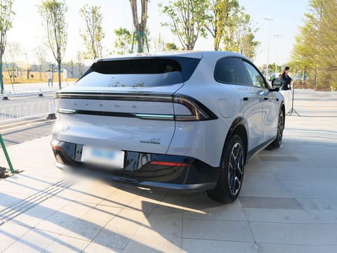 XPeng G7 — China electric EV for export — photo 7