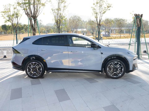 XPeng G7 — China electric EV for export — photo 8