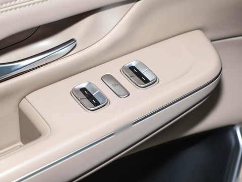 XPeng G9 — China electric EV for export — photo 14