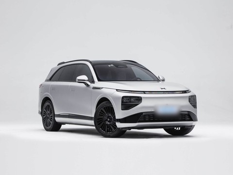 XPeng G9 — China electric EV for export — photo 3