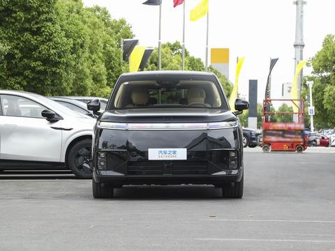 XPeng Xiao PengGX — China electric EV for export — photo 2