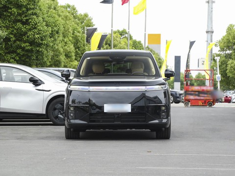 XPeng GX — China electric EV for export — photo 2