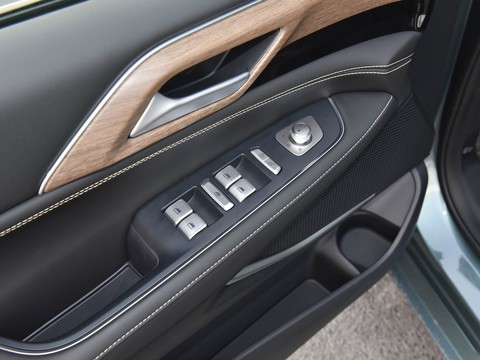 XPeng P5 — China electric EV for export — photo 13