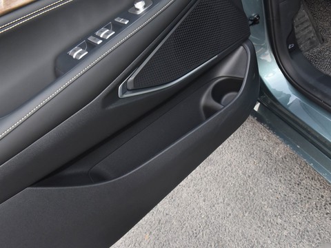 XPeng P5 — China electric EV for export — photo 16