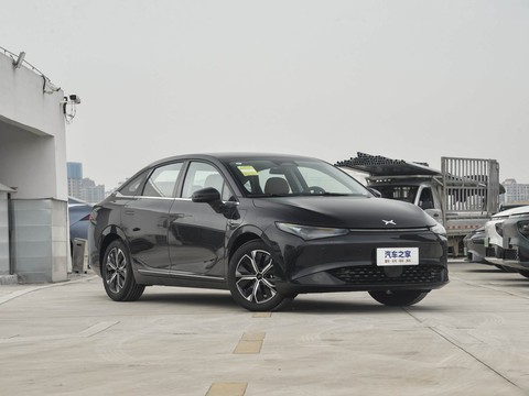 XPeng P5 — China electric EV for export — photo 3