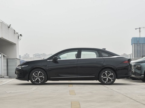 XPeng P5 — China electric EV for export — photo 4