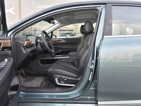 XPeng P5 — China electric EV for export — photo 9