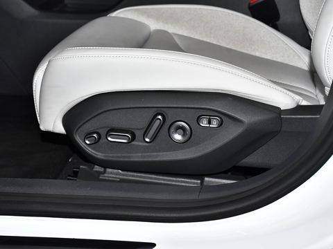 XPeng Xiao PengP7 — China electric EV for export — photo 12