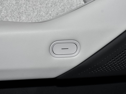 XPeng P7 — China electric EV for export — photo 16