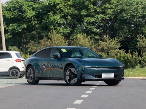 XPeng P7 — China electric EV for export — photo 3