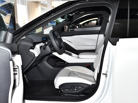XPeng P7 — China electric EV for export — photo 9