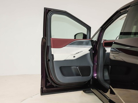 XPeng X9 — China electric EV for export — photo 11
