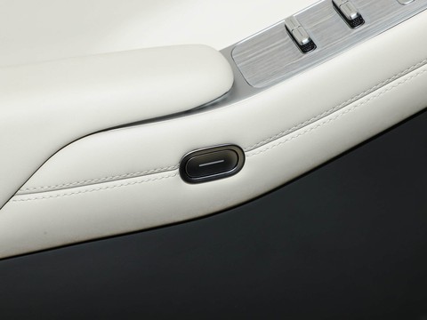 XPeng X9 — China electric EV for export — photo 13
