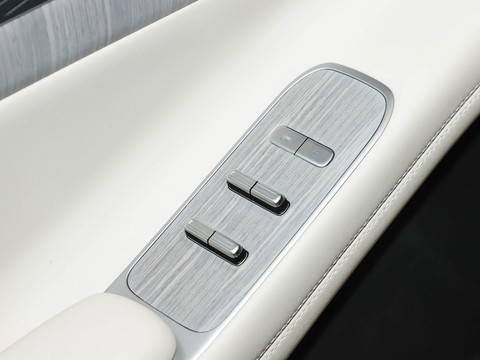 XPeng X9 — China electric EV for export — photo 14
