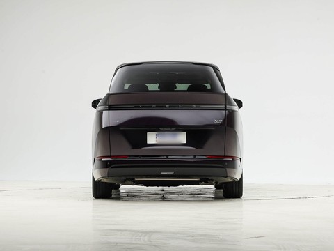 XPeng X9 — China electric EV for export — photo 6