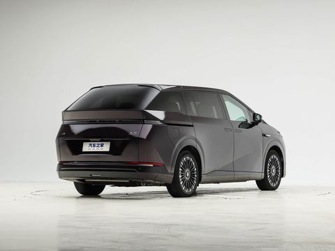 XPeng Xiao PengX9 — China electric EV for export — photo 7
