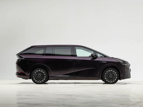 XPeng Xiao PengX9 — China electric EV for export — photo 8
