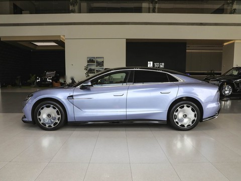 Yangwang U7 — China electric EV for export — photo 4