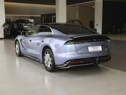 Yangwang U7 — China electric EV for export — photo 5