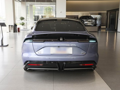 Yangwang U7 — China electric EV for export — photo 6