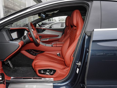 Yangwang U7 — China electric EV for export — photo 9