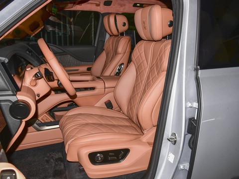 Yangwang U8 — China range-extender EV for export — photo 10