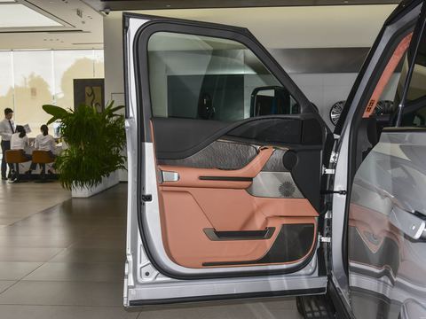 Yangwang Yang WangU8 — China electric EV for export — photo 12