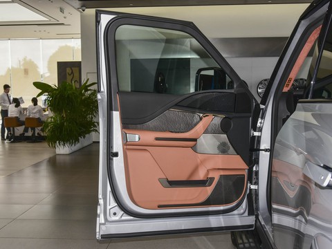 Yangwang U8 — China range-extender EV for export — photo 12