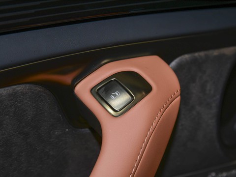 Yangwang U8 — China range-extender EV for export — photo 13