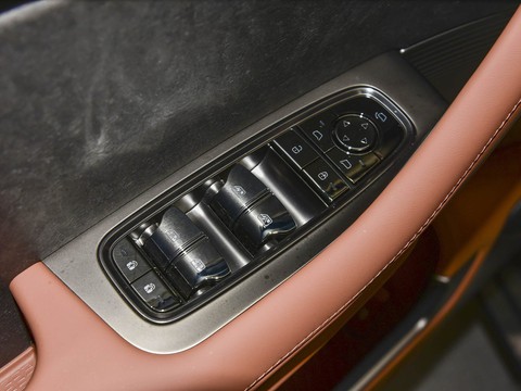 Yangwang U8 — China range-extender EV for export — photo 14